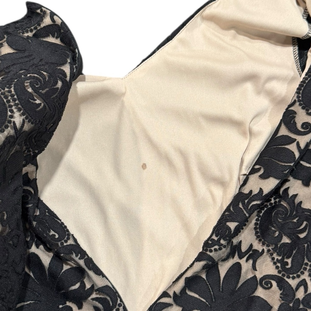Roz & Ali Black Floral Lace Top - Picture 6 of 6